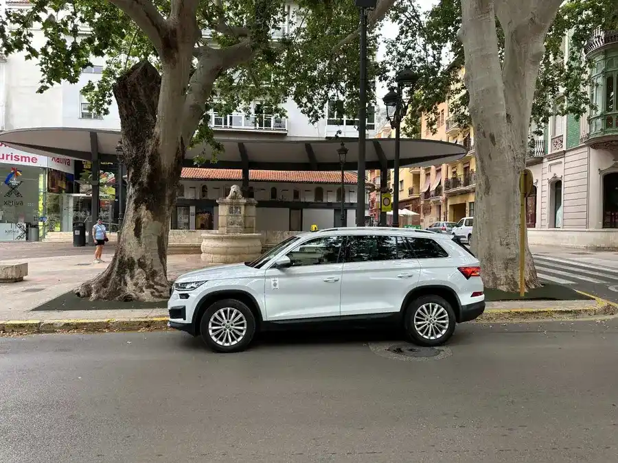 Taxi de Ricardo en la plaza de Xàtiva